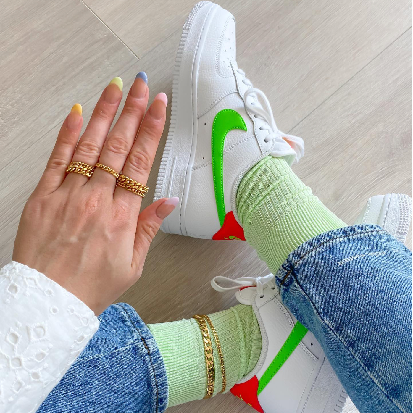 Julia Matyjasek styler Panser