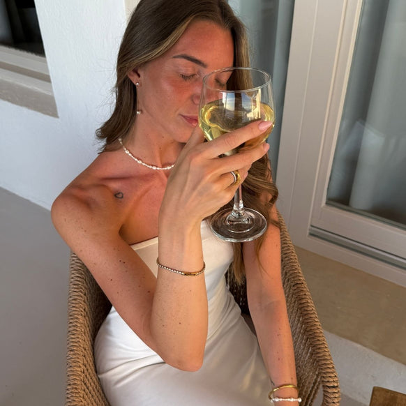 18k-guldbelagt-krystal-perle-drop-oereringe-med-harmony-perle-halskaede-camilla-kroeyer-jewellery