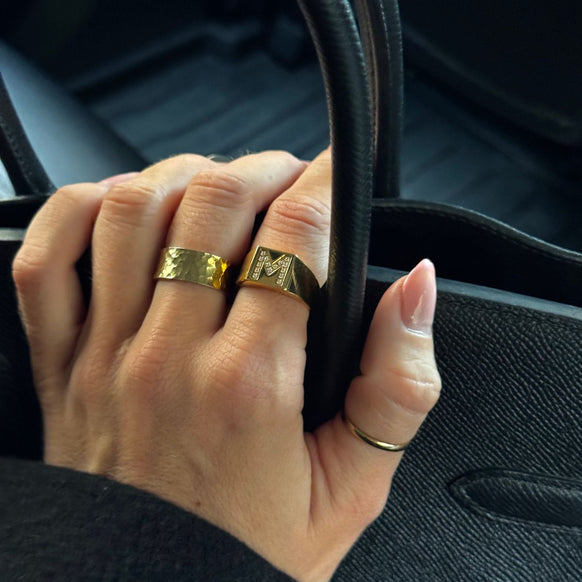 Krystal Bogstav Firkantet Signet Ring 18K Guldbelagt