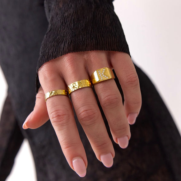 Krystal Bogstav Firkantet Signet Ring 18K Guldbelagt