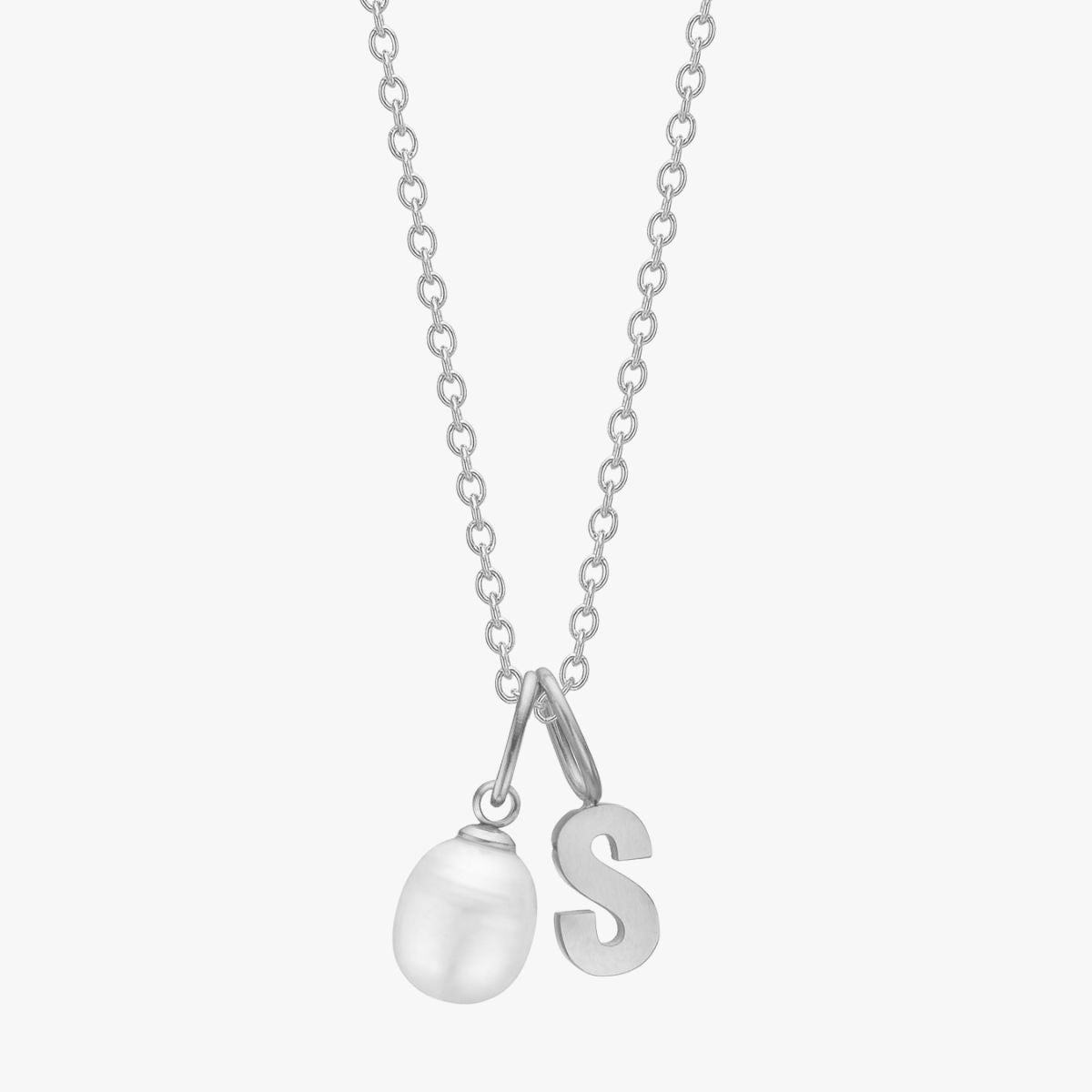 Classic Bogstav Vedhæng Sølvfarvet