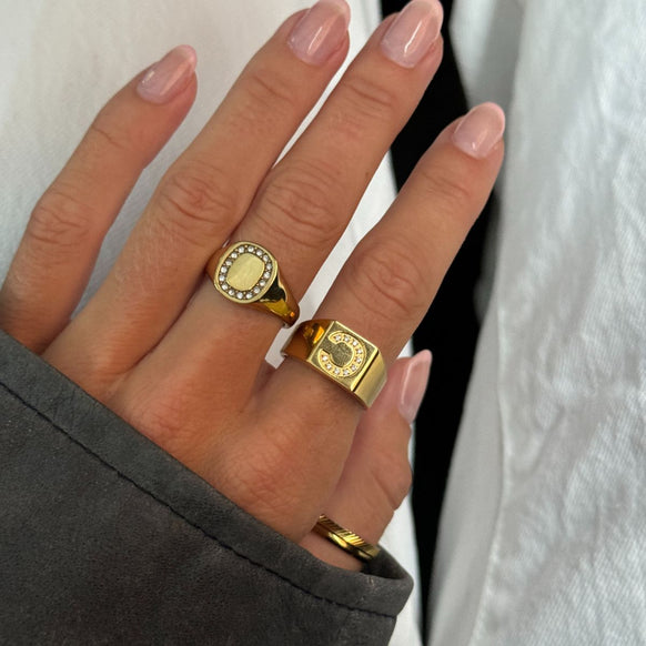 Krystal Bogstav Firkantet Signet Ring 18K Guldbelagt