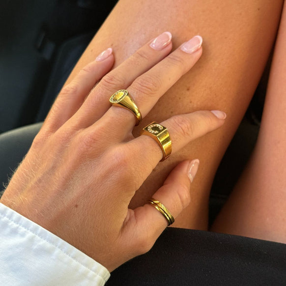 Krystal Bogstav Firkantet Signet Ring 18K Guldbelagt