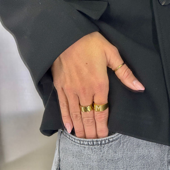 Krystal Bogstav Firkantet Signet Ring 18K Guldbelagt