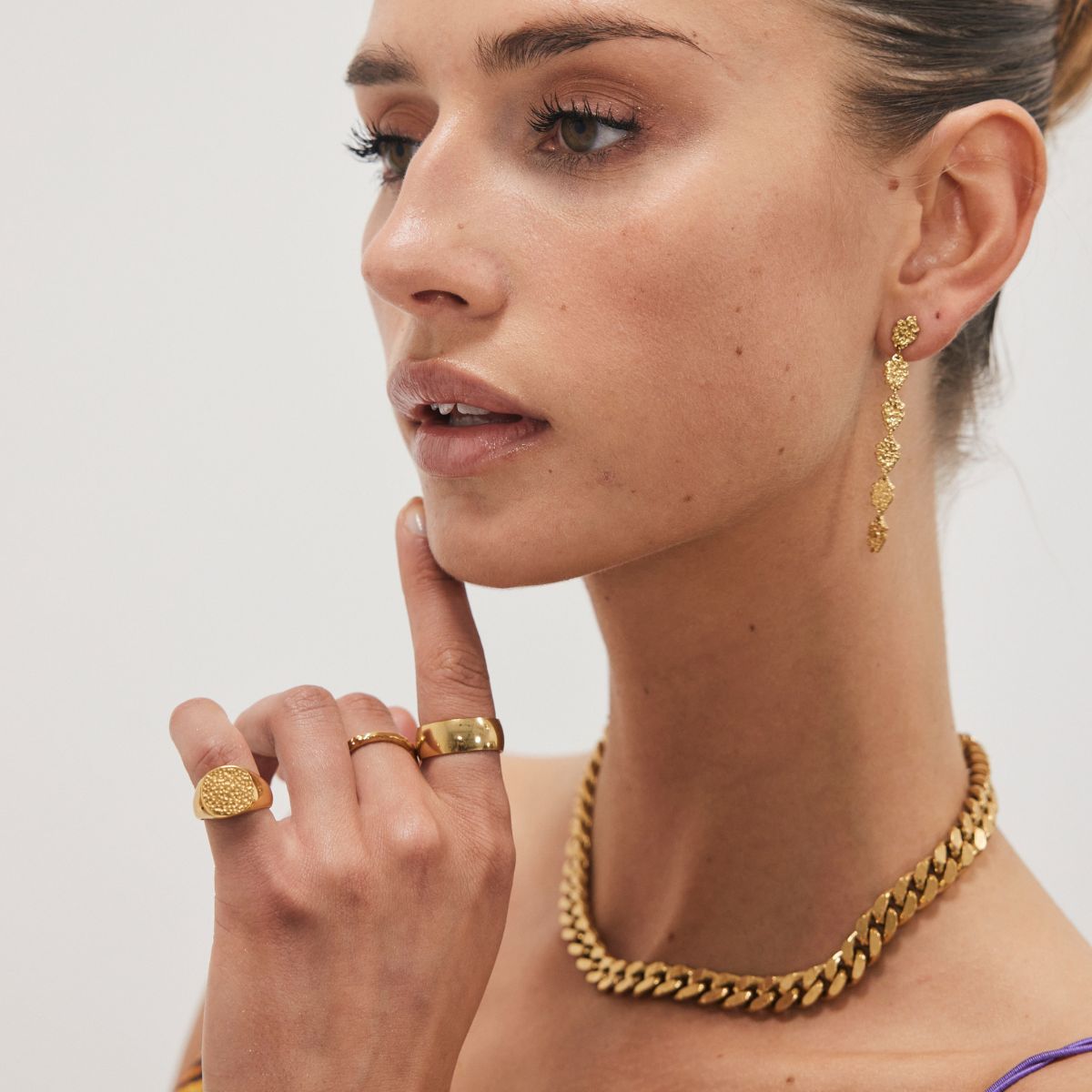 Camilla krøyer jewellery  Hamret Rund Signet Ring 18k Guldbelagt