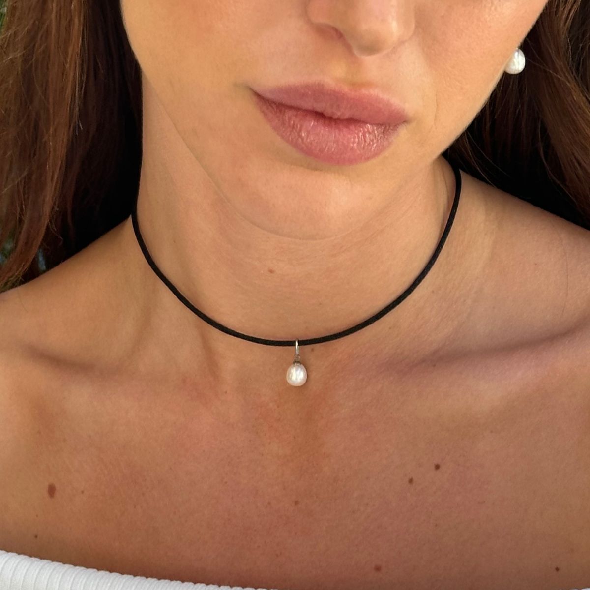 7mm-perle-vedhaeng-soelvfarvet-paa-satin-snor-camilla-kroeyer-jewellery