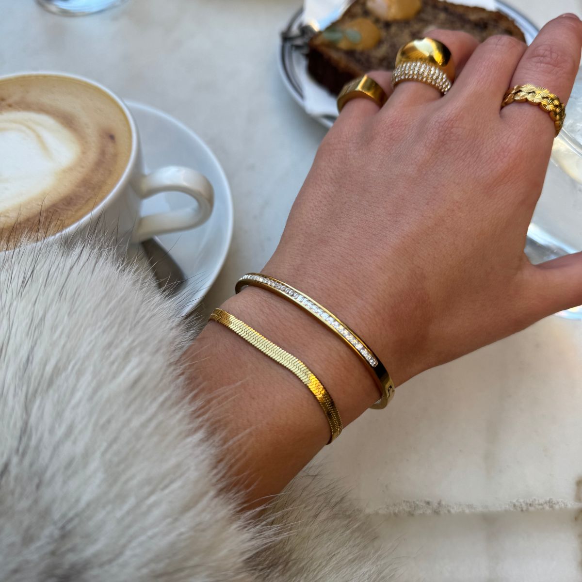 Flad Slange Armbaend 18K Guldbelagt 4mm Camilla Kroeyer Jewellery 01