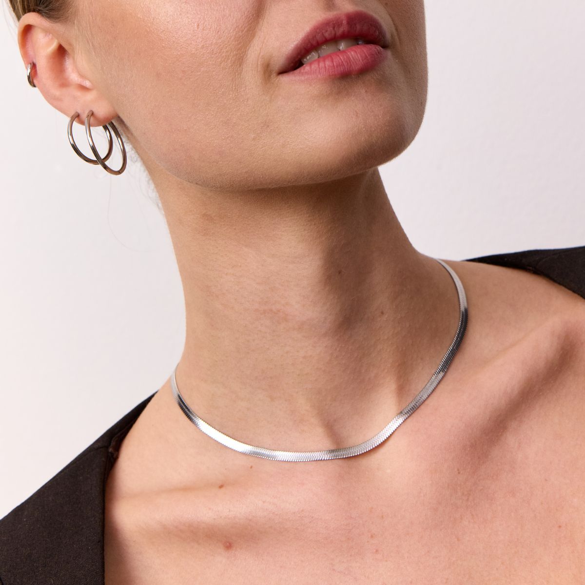 Flad Slangekaede Soelvfarvet 4mm Camilla Kroeyer Jewellery