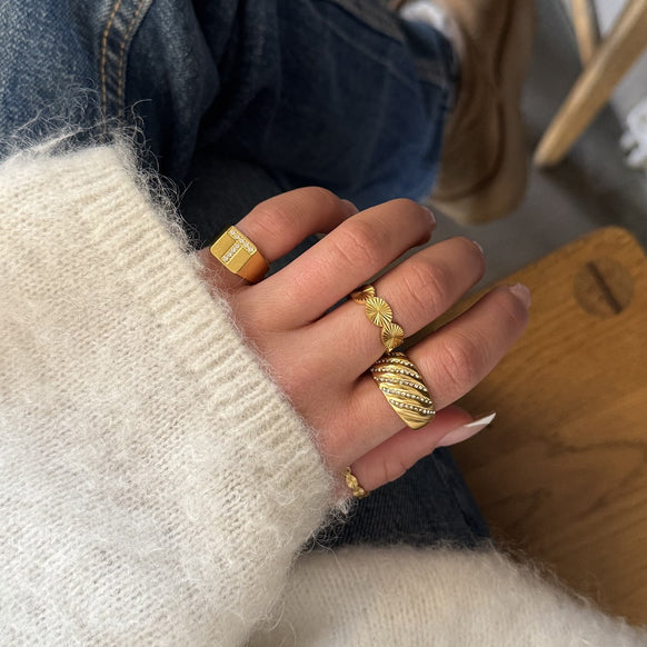 Krystal Bogstav Firkantet Signet Ring 18K Guldbelagt