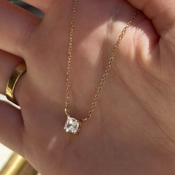 Floating Cushion Krystal Halskæde 18K Guldbelagt