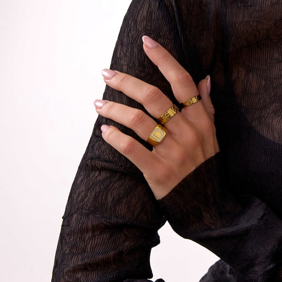 Krystal Bogstav Firkantet Signet Ring 18K Guldbelagt