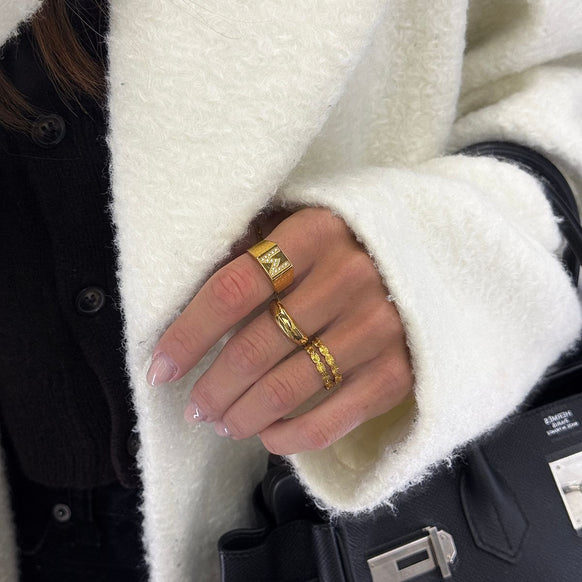 Krystal Bogstav Firkantet Signet Ring 18K Guldbelagt