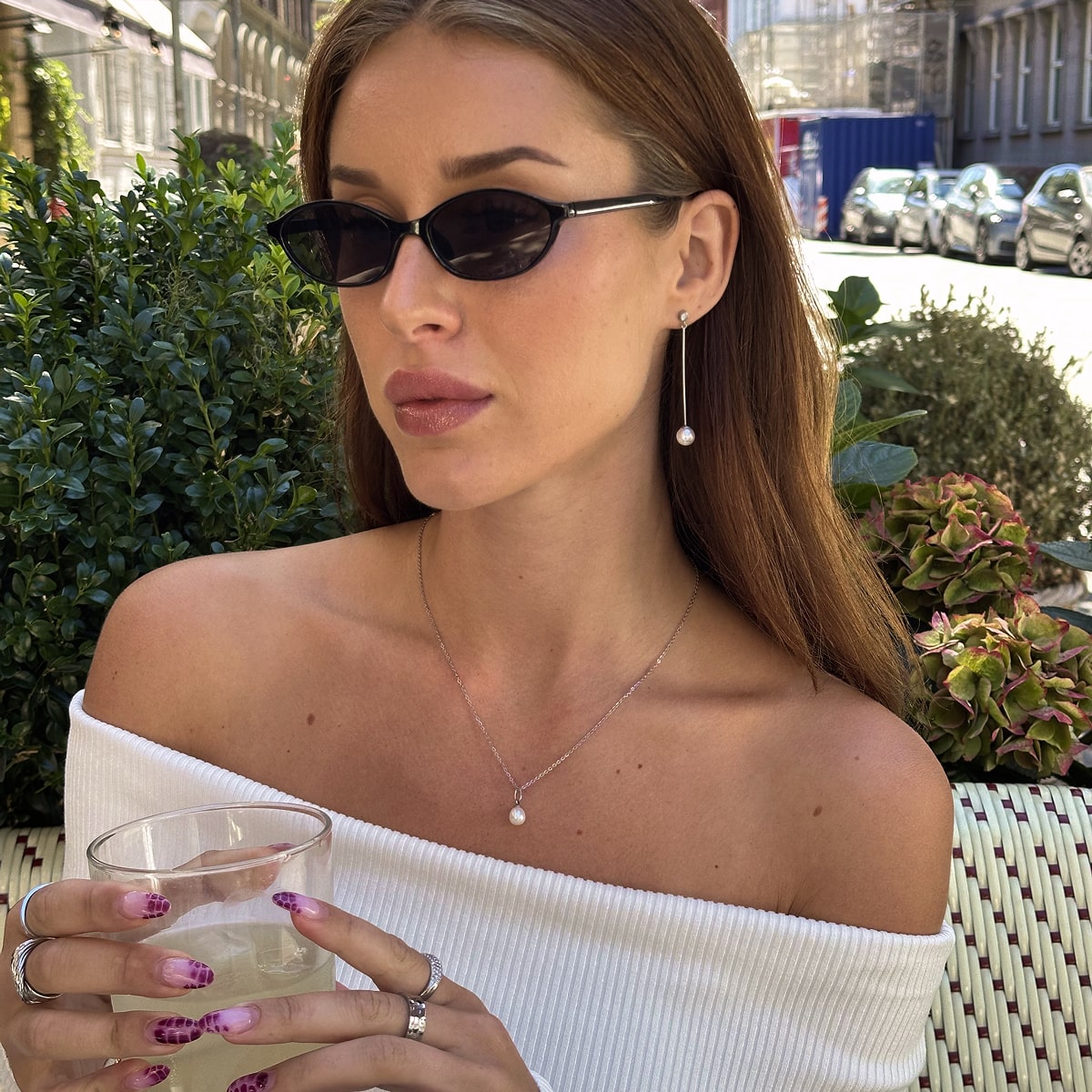 krystal-perle-oerering-soelvfarvet-camilla-kroeyer-jewellery