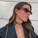 perle-vedhaeng-18-guldbelagt-paa-satin-snor-camilla-kroeyer-jewellery