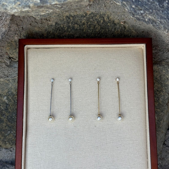 soelvfarvet-krystal-perle-drop-oereringe-18k-guldbelagt-krystal-perle-drop-oereringe-camilla-kroeyer-jewellery