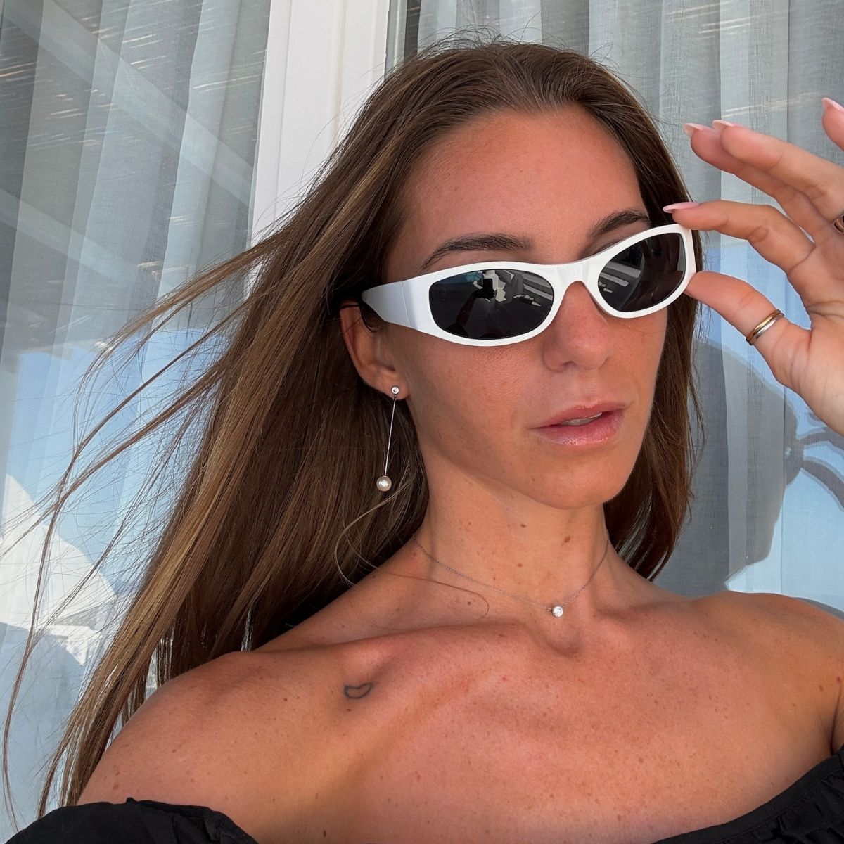 soelvfarvet-krystal-perle-drop-oereringe-camilla-kroeyer-jewellery