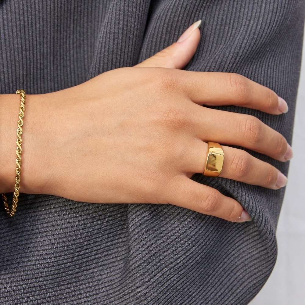 Camilla Krøyer Jewellery Firkantet Signet Ring 18K Guldbelagt