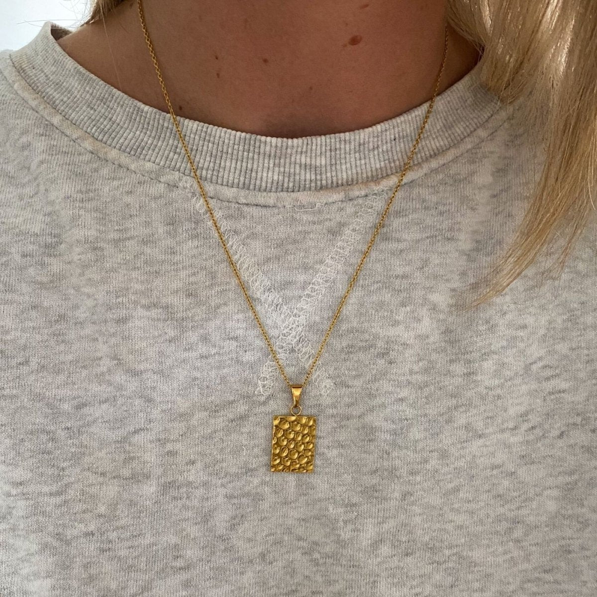 Camilla Krøyer Jewellery Hamret Halskæde 18K Guldbelagt Firkantet Stor