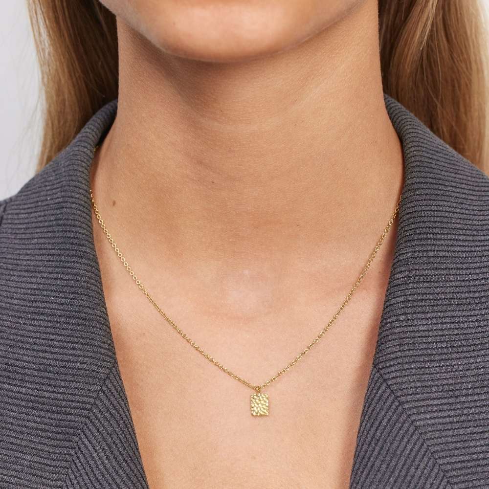 Camilla Krøyer Jewellery Hamret Halskæde 18K Guldbelagt Firkantet Mini