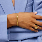 Flad Slange Armbaend 18K Guldbelagt 4mm Camilla Kroeyer Jewellery 04