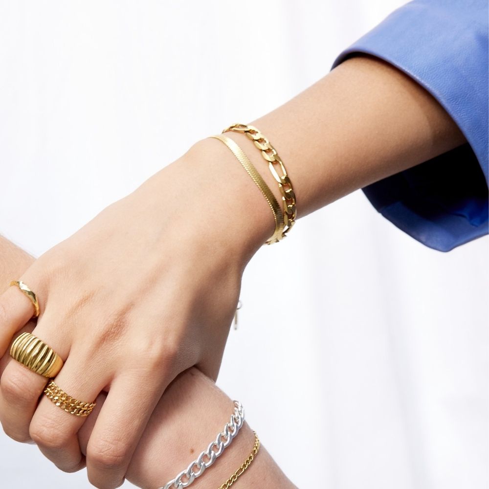 Flad Slange Armbaend 18K Guldbelagt 4mm Camilla Kroeyer Jewellery 07