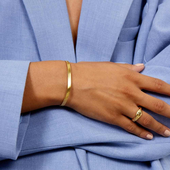 Flad Slange Armbaend 18K Guldbelagt 4mm Camilla Kroeyer Jewellery 08